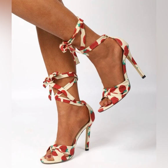 Shoes - Strawberry 🍓 print heels